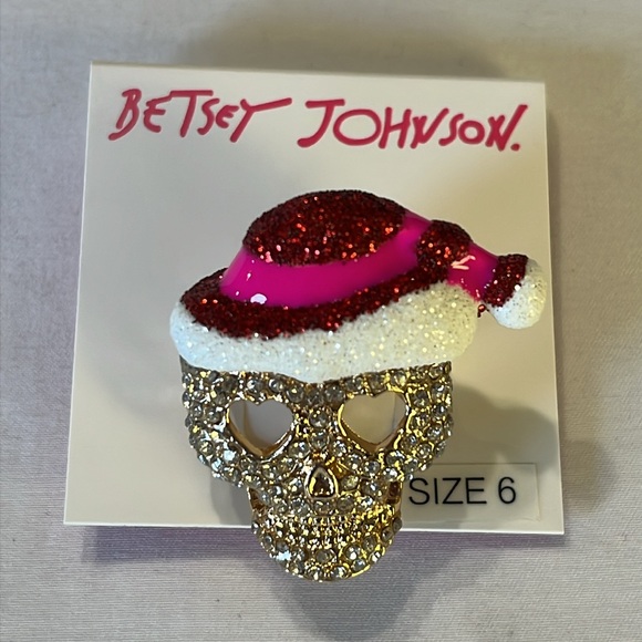 Betsey Johnson Holiday Santa Pink Crystal Skull Ring NWT - Picture 3 of 9